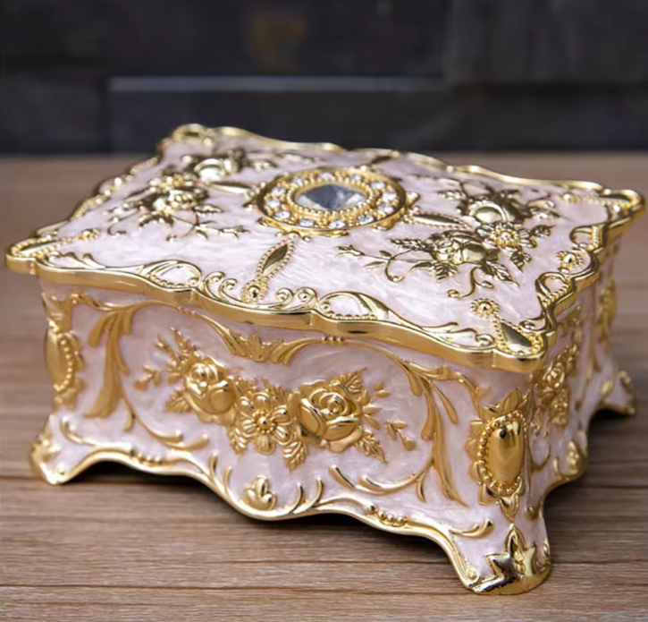 /uploads/image/2024/05/07/European Style Retro Rose Jewelry Packaging Box New Zinc Alloy Inlay Home Table Top Storage Case Gold Set With Medium.png